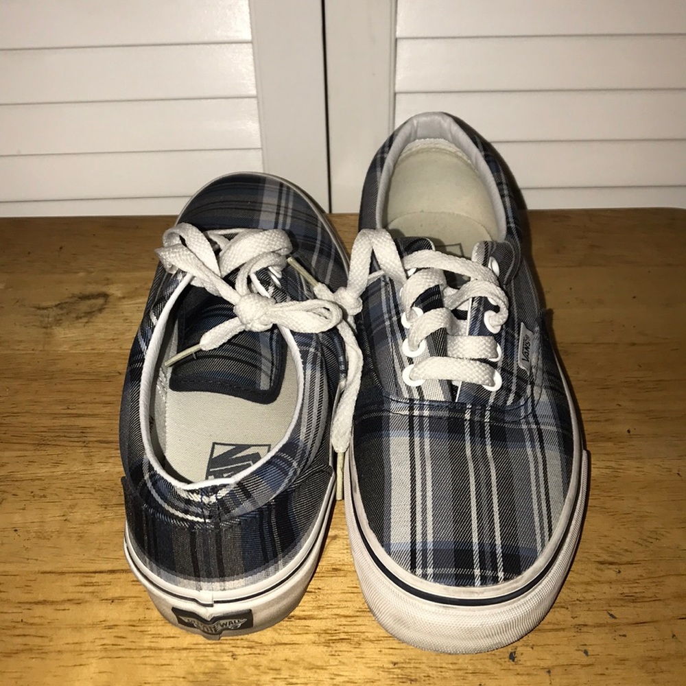Barely used vans - Picture 2 of 3